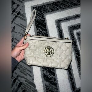 Elegant Quilted Wristlet in Cream